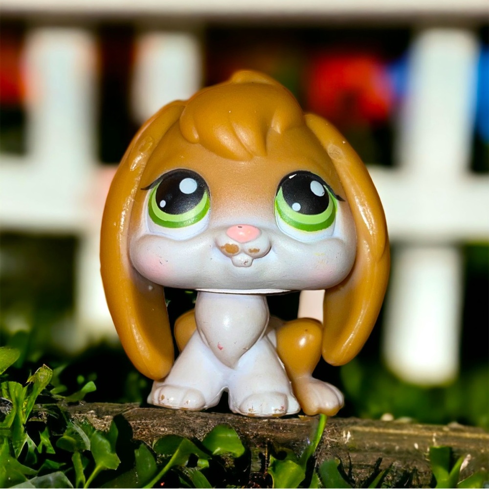 Littlest Pet Shop # 185 Brown & White Lop Eared Bunny Rabbit With Green Eyes